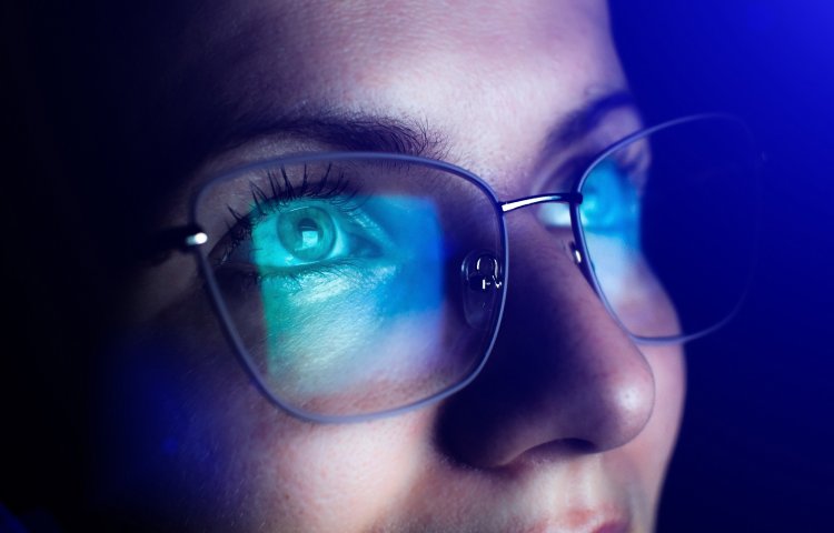 Is It True That Blue Light-Blocking Glasses Improve Your Sleep? What Experts Say, the Skepticism, and the Science