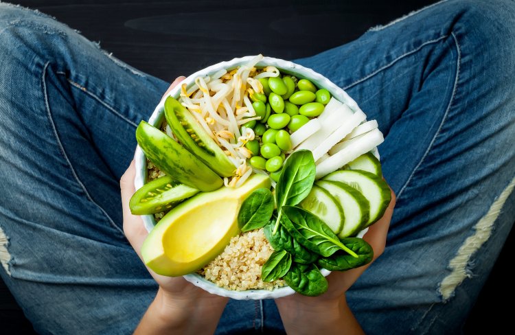 Diet and Age at Menopause: Can What You Eat Really Influence When It Happens?